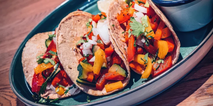 Mexické degustační menu pro dvě osoby: nachos a tacos dle výběru, omáčky i dezert