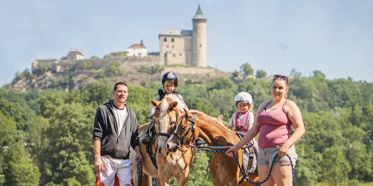 Dobrodružství v sedle: vyjížďka na koních či výcviková lekce pro 1 i 2 osoby