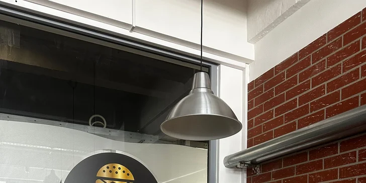 Dejte si do nosu poctivým burgerem: voucher do restaurace Dugi's burger v hodnotě 300, 500 či 1000 Kč