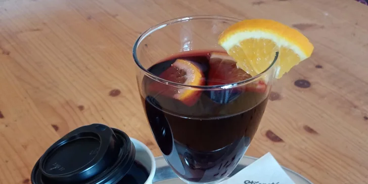 Svařák nebo punč v srdci města: různé příchutě i oblíbená klasika