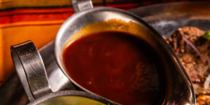 Mix grilovaných dobrot: steaky z pravé svíčkové, zvěřinová klobása i hranolky, 500 g