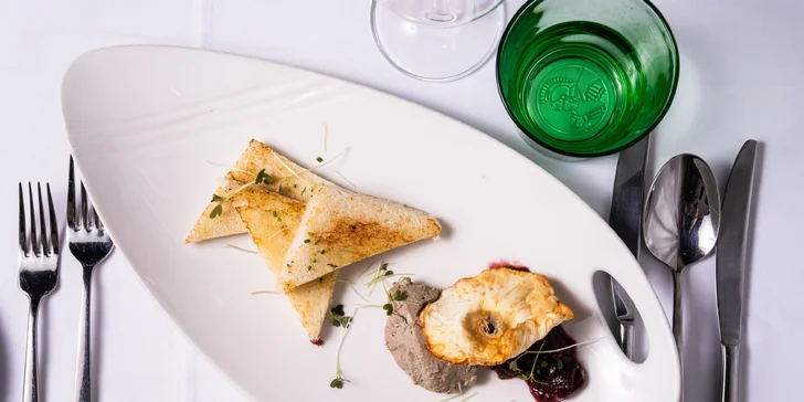 4chodové menu s proseccem pro 1-2 osoby: paštika, krémová polévka, roastbeef i fondán