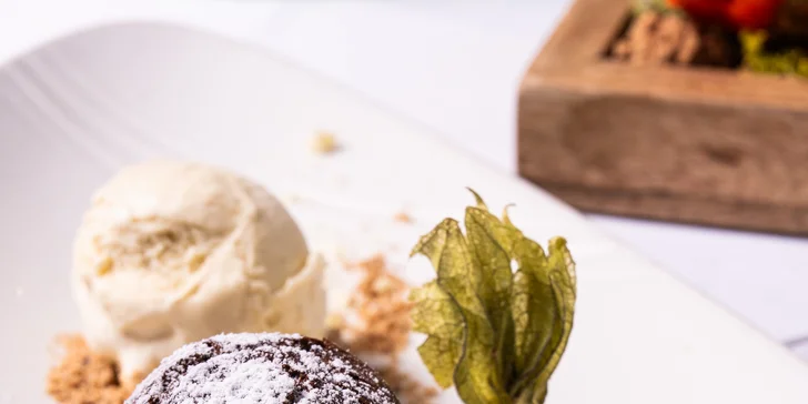 4chodové menu s proseccem pro 1-2 osoby: paštika, krémová polévka, roastbeef i fondán