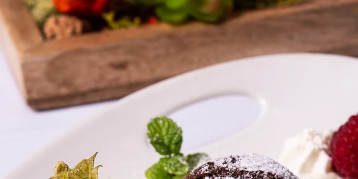 4chodové menu s proseccem pro 1-2 osoby: paštika, krémová polévka, roastbeef i fondán