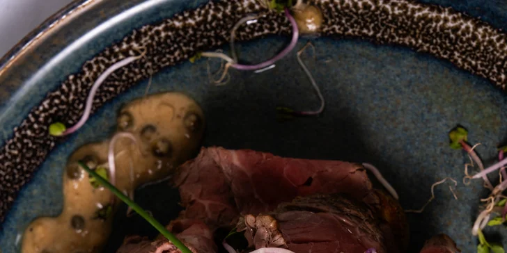 4chodové menu s proseccem pro 1-2 osoby: paštika, krémová polévka, roastbeef i fondán