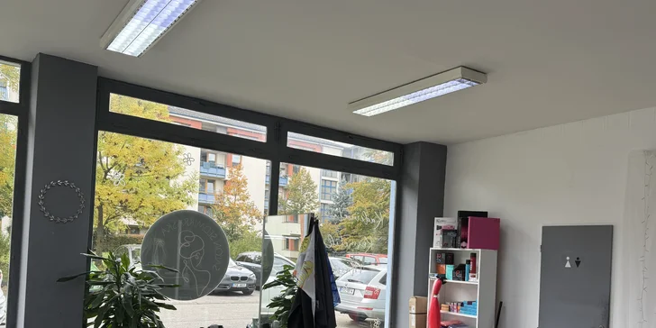 Trendy zesvětlení vlasů: balayage pro všechny délky vlasů v salonu v Budějovicích