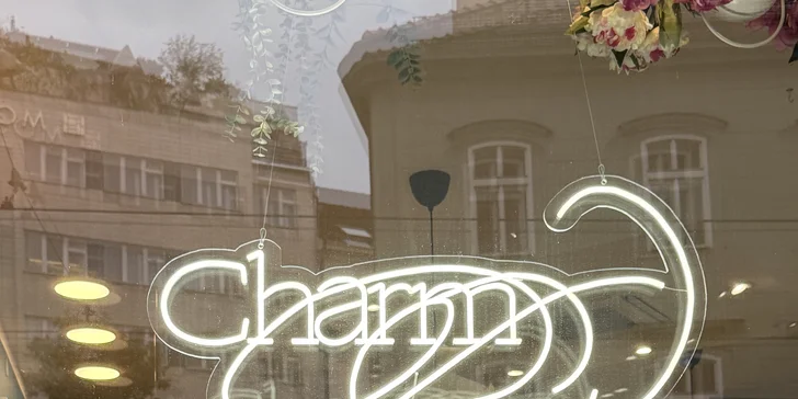 Zažijte tvorbu vlastního šperku v srdci Prahy: vyberte si náramek, náhrdelník nebo přívěsky s významem