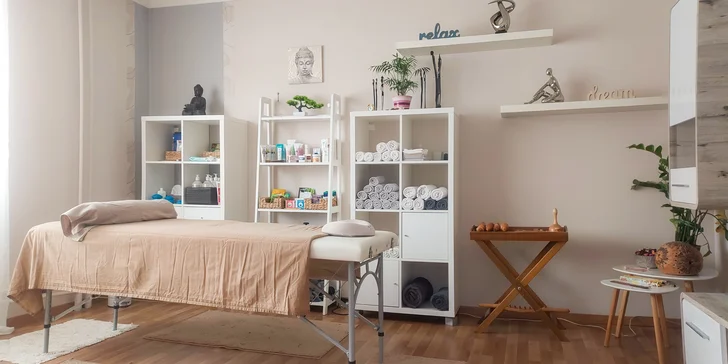 Maderoterapie proti celulitidě, relaxační či ruční lymfatická masáž i reflexní terapie se solnou lázní