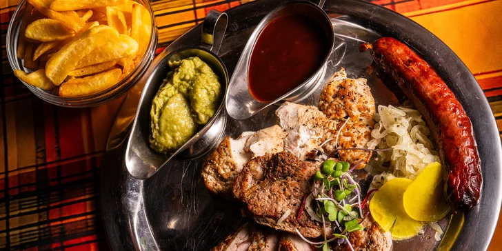 Mix grilovaných dobrot: steaky z pravé svíčkové, zvěřinová klobása i hranolky, 500 g