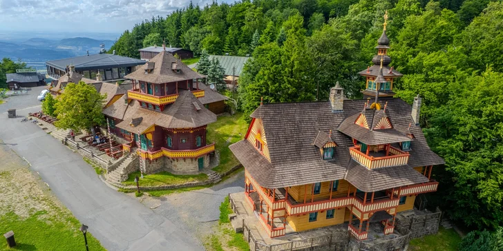 Jurkovičovy útulny na Pustevnách: pobyt se snídaní i večeří ve valašské restauraci Libušín