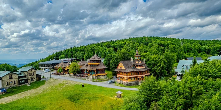 Jurkovičovy útulny na Pustevnách: pobyt se snídaní i večeří ve valašské restauraci Libušín
