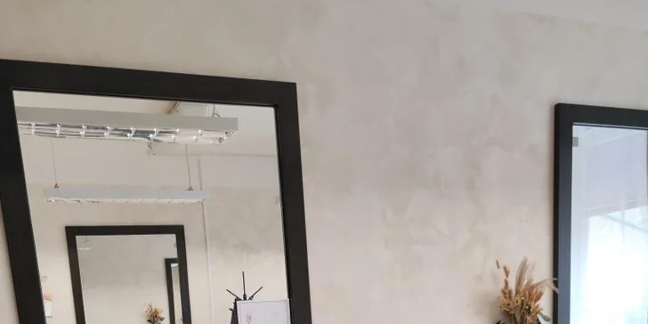 Kadeřnická péče pro krátké i dlouhé vlasy: střih i balíčky s barvou, melírem nebo trvalou