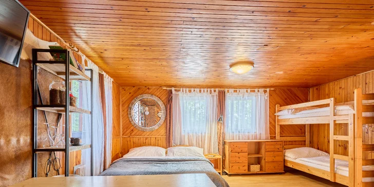 Krásný resort u lesní plovárny v Mladých Bukách na úpatí Krkonoš: koupání, turistika i lyžování na dosah