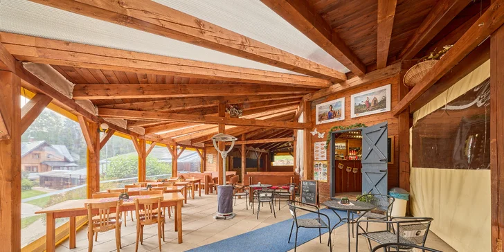 Krásný resort u lesní plovárny v Mladých Bukách na úpatí Krkonoš: koupání, turistika i lyžování na dosah