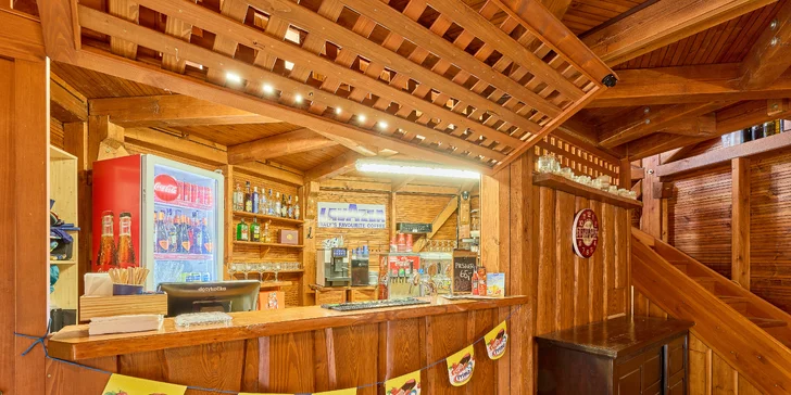 Krásný resort u lesní plovárny v Mladých Bukách na úpatí Krkonoš: koupání, turistika i lyžování na dosah