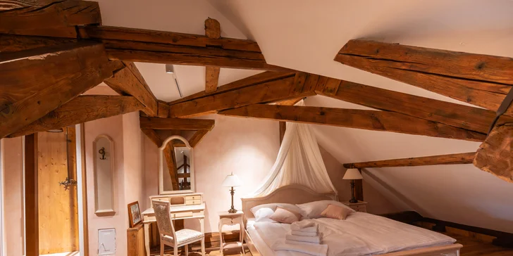 Příjemný pobyt na zámečku nedaleko Valtic a Lednice se snídaní a privátním wellness