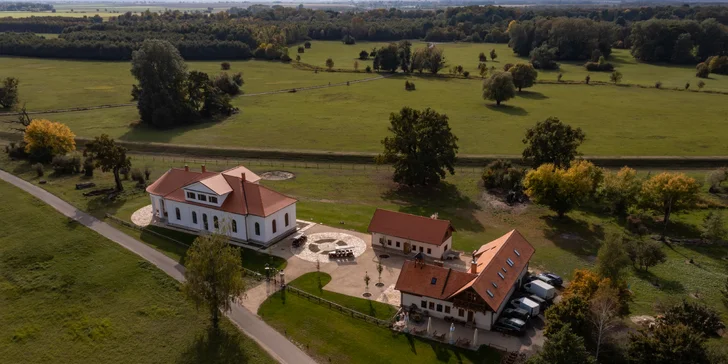 Příjemný pobyt na zámečku nedaleko Valtic a Lednice se snídaní a privátním wellness