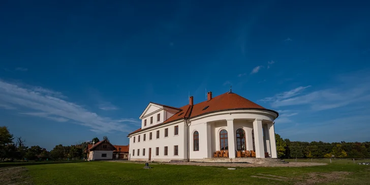 Příjemný pobyt na zámečku nedaleko Valtic a Lednice se snídaní a privátním wellness