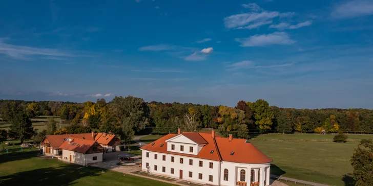 Příjemný pobyt na zámečku nedaleko Valtic a Lednice se snídaní a privátním wellness