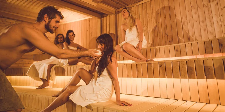 Celodenní vstup do aquaparku a saunového světa pro 2 osoby a parkování zdarma