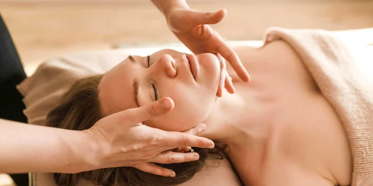 Komplexní ošetření pleti a liftingový rituál: peeling, maska i masáž obličeje a nohou