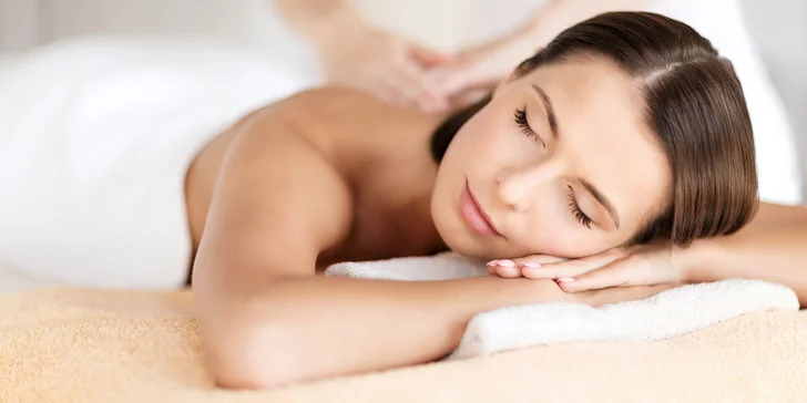 Relaxační nebo celotělová masáž s face-liftingem či hloubkovým čištěním pleti