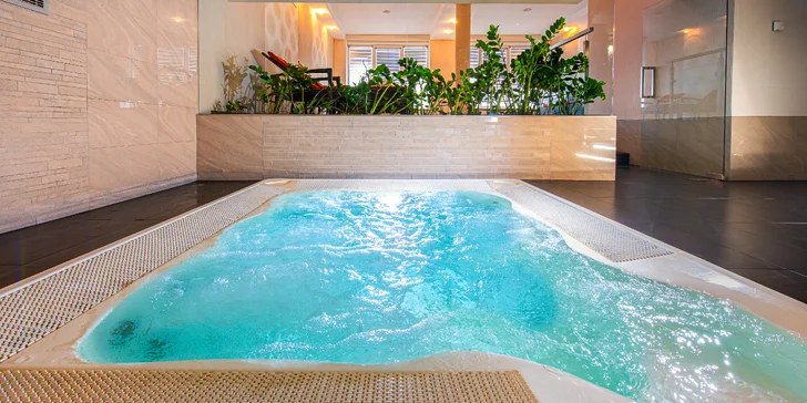 Romantický pobyt pod Vysokými Tatrami se snídaní, wellness a možností dvoudenních skipasů