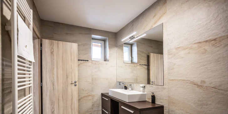 Moderní apartmány v Demänovské dolině: možnost wellness a polopenze ve 4* hotelu