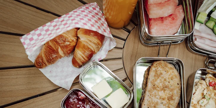 Romantika nebo rodinné dobrodružství v domečku na stromě v Bojnicích, snídaně v ceně