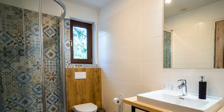 Resort u jezera na úpatí Vysokých Tater: relaxace s polopenzí i privátním wellness