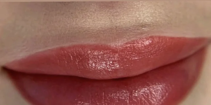Perfektní nalíčení za každé situace: permanentní make-up obočí a rtů, korekce v ceně