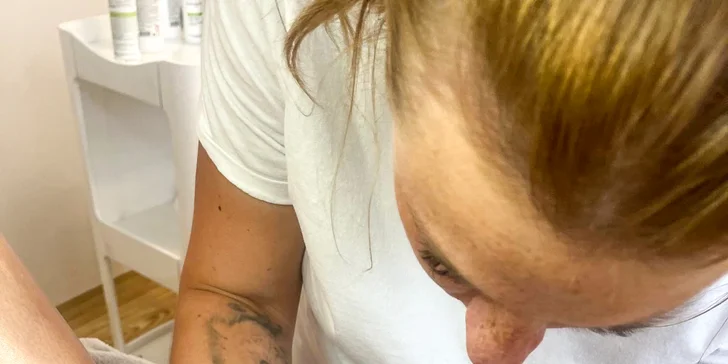 Opečujte své nohy: suchá či wellness pedikúra vč. lakování nehtů, 1–2 hodiny