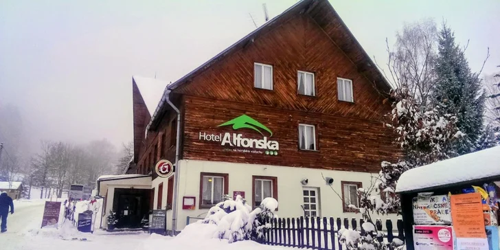 Pohodová dovolená v Krkonoších: horský hotel přímo u sjezdovky, polopenze