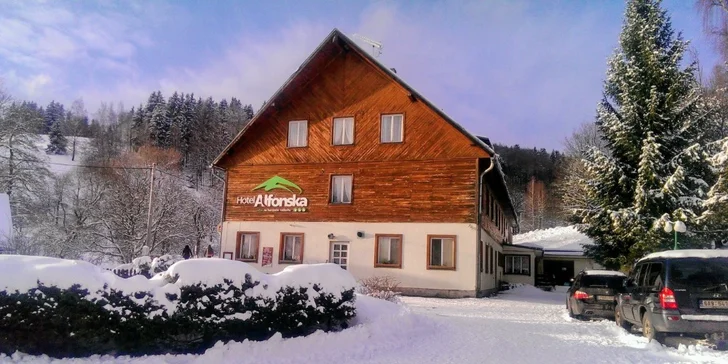 Pohodová dovolená v Krkonoších: horský hotel přímo u sjezdovky, polopenze