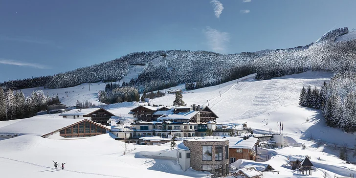 Krásný hotel v Rakousku hned u sjezdovky: polopenze plus, parádní wellness, herny pro děti