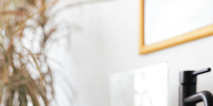 Kosmetické ošetření s enzymatickým peelingem: základní i s liftingovou masáží