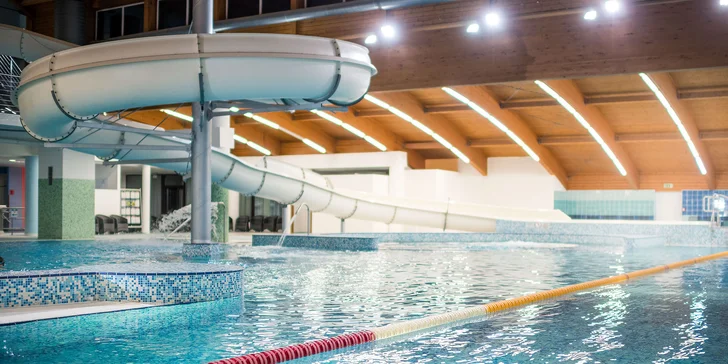 Celodenní vstup do aquaparku a saunového světa pro 2 osoby a parkování zdarma