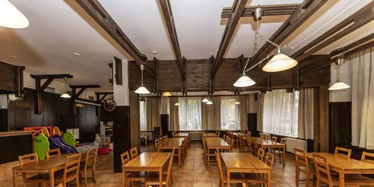 Aktivní rodinná dovolená u Adršpachu se snídaní nebo polopenzí