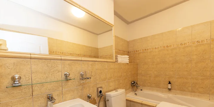 Zámek Hrubá Skála: polopenze, vstup do wellness i na vyhlídku, v ceně i procedury