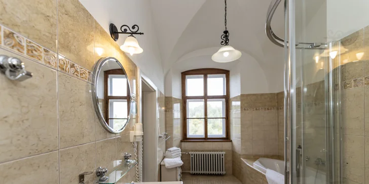 Zámek Hrubá Skála: polopenze, vstup do wellness i na vyhlídku, v ceně i procedury