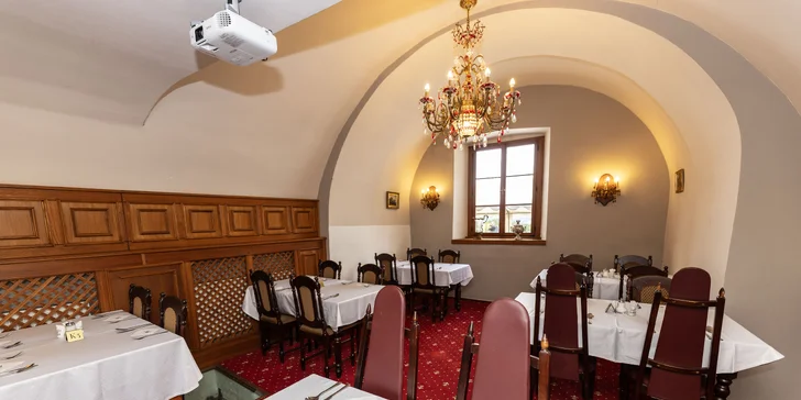 Zámek Hrubá Skála: polopenze, vstup do wellness i na vyhlídku, v ceně i procedury