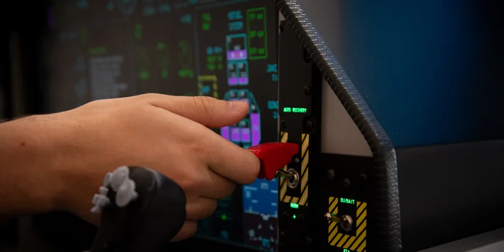 Nebeský zážitek v simulátoru stíhačky F-35: let na 30 až 90 minut pro 1 i 2 osoby