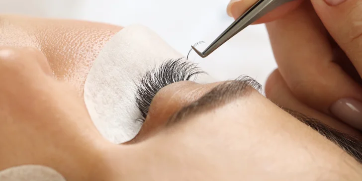 Prodlužování řas: řasa na řasu, 2-7D nebo Kim Kardashian efekt