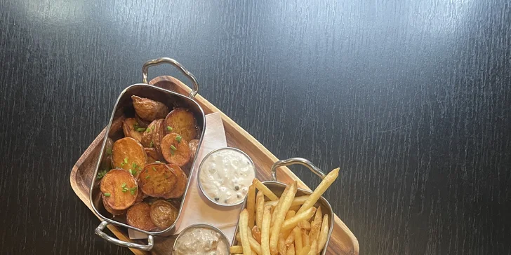 Steakové prkno pro dva: hanger, fillet ze svíčkové a rib eye včetně příloh a dezertu