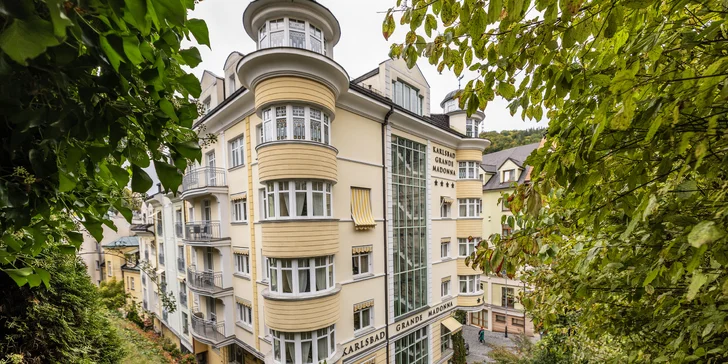 Pobyt v Karlových Varech se snídaní či polopenzí, neomezeným wellness i masáží