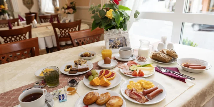Pobyt v Karlových Varech se snídaní či polopenzí, neomezeným wellness i masáží