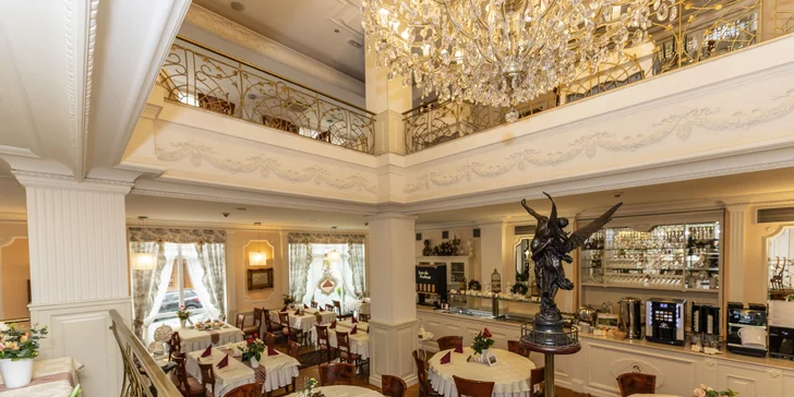 Pobyt v Karlových Varech se snídaní či polopenzí, neomezeným wellness i masáží