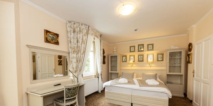 Pobyt v Karlových Varech se snídaní či polopenzí, neomezeným wellness i masáží