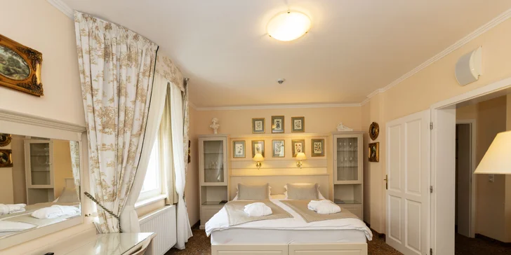 Pobyt v Karlových Varech se snídaní či polopenzí, neomezeným wellness i masáží