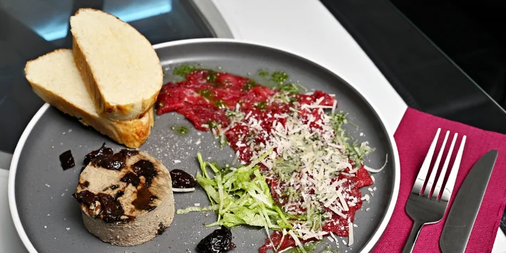 Degustační Cesta kolem světa v restauraci Letadlo i vč. vína a návštěvy kokpitu